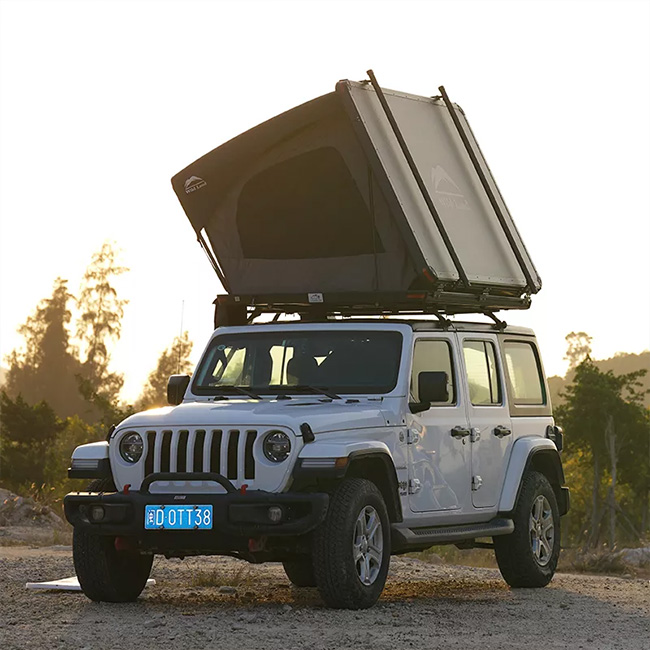 Location de tente de toit pour deux dans le Morbihan